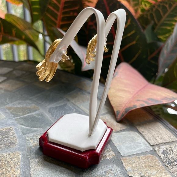 SOLD ⭐️ Vintage Monet 1980 14K GP Earrings - Picture 5 of 9